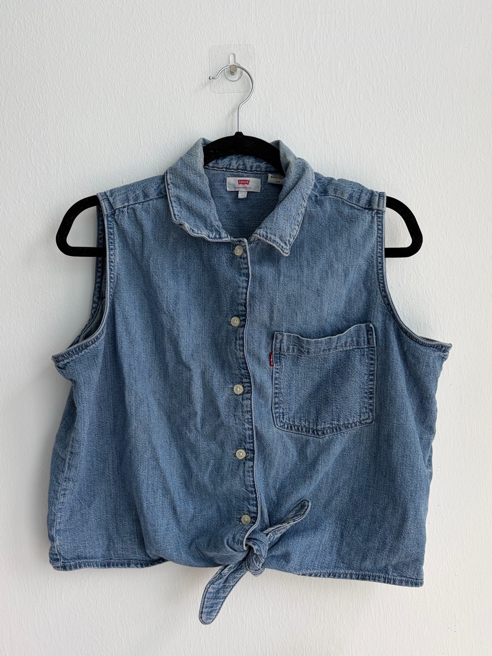 Levi’s Rumi Light Wash Denim Tie Front Sleeveless Shirt L